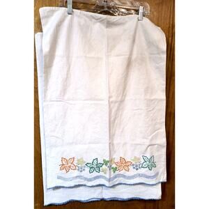 1140.  Set Vintage Pillowcases Crochet Lace Fabric Paint